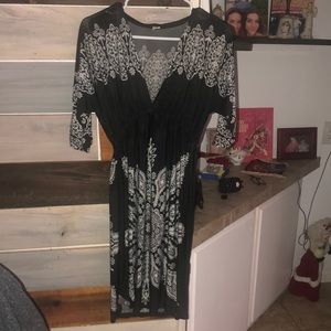 Black and white floral dress with high elastic waist - 3/4 length sleeves